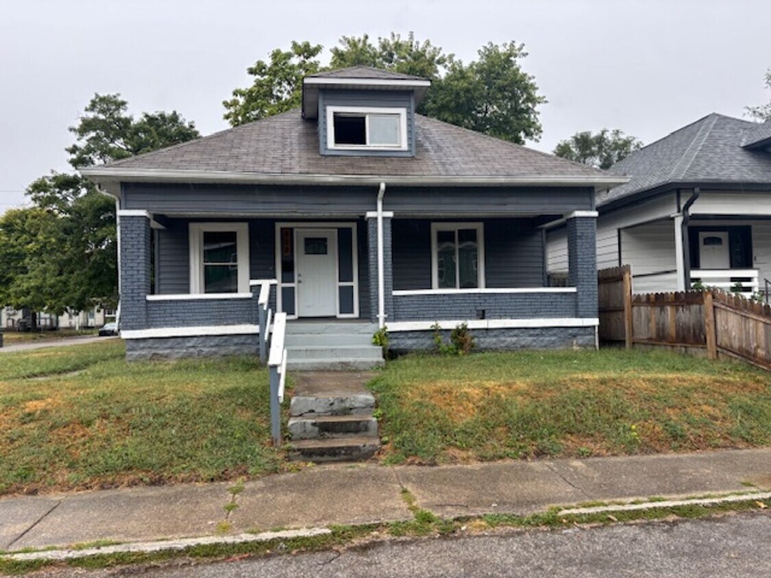 Foto principal - 4 bedroom House On Lasalle St!