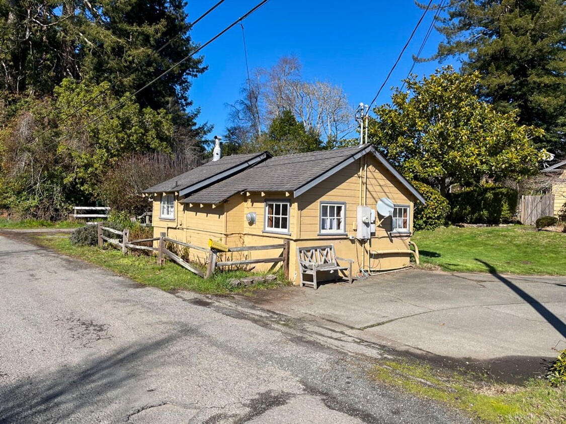 Primary Photo - Cozy Studio/Cottage In Desirable Bayside!