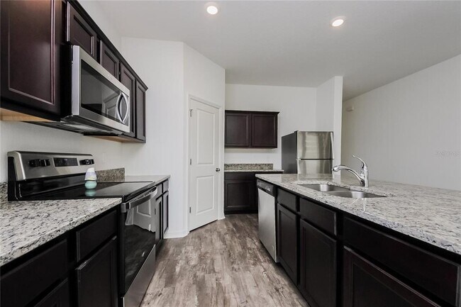 Foto del edificio - 126 Hidden Lk Lp