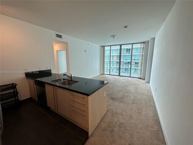 Foto del edificio - 79 SW 12th St