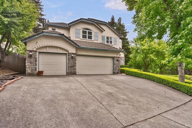 Building Photo - 3500 Crownridge Dr