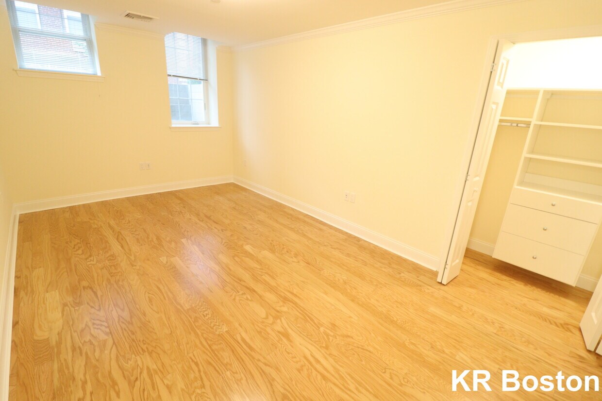 Building Photo - 24 Chauncy St