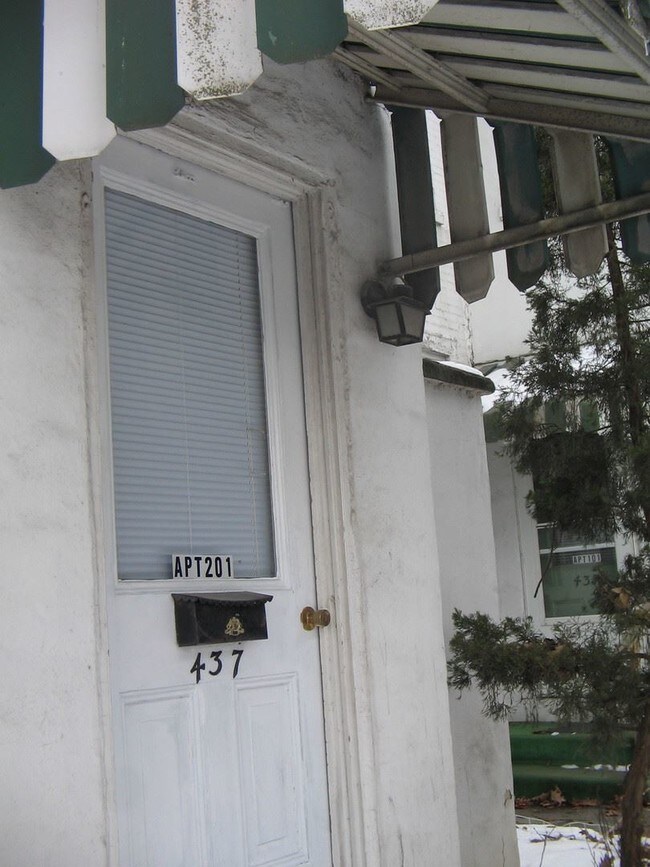 Building Photo - 437 W HIGH St