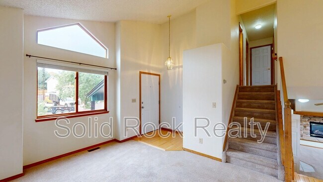 Foto del edificio - 2580 Lyncrest Dr
