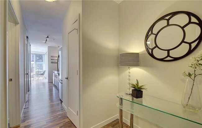 Building Photo - SEATTLE WATERFRONT CONDO FOR RENT w VIEWS!
