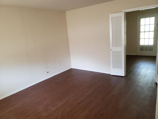 Foto del edificio - 7421 Beckwood Dr