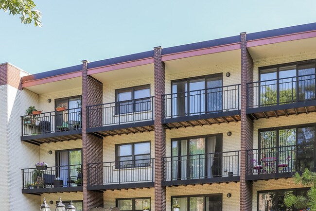 Foto del edificio - 1629 W Shermin Ave 303