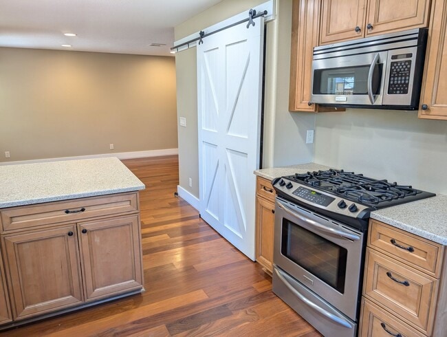 Foto del edificio - 4 Bed/2.5 Bath Multnomah Village Stunner w...