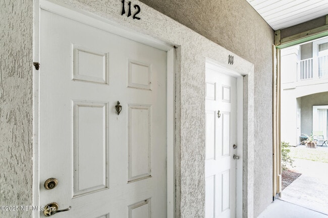 Foto del edificio - 7036 Deer Lodge Cir
