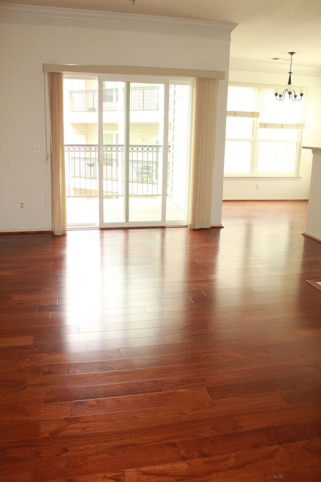 Building Photo - The Gates Of McLean Condo for rent - 2 BR'...
