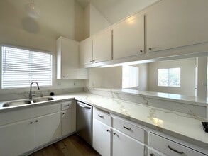Building Photo - 1158 Cypress Ave