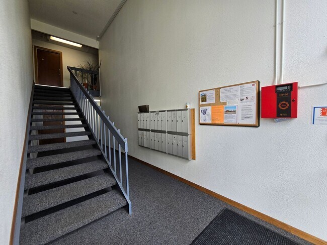 Foto del edificio - AVAILABLE NOW! Spacious Modern Condo in Gu...