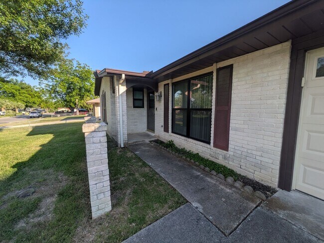 Foto del edificio - 6618 Cloverbend St