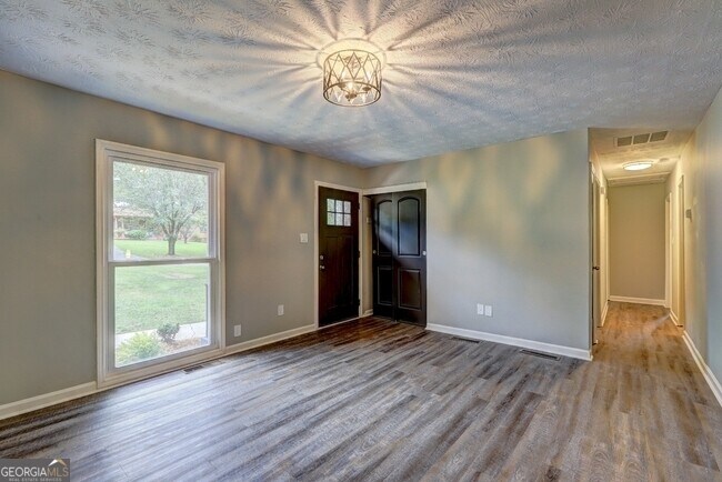 Foto del edificio - 215 Fond Ct