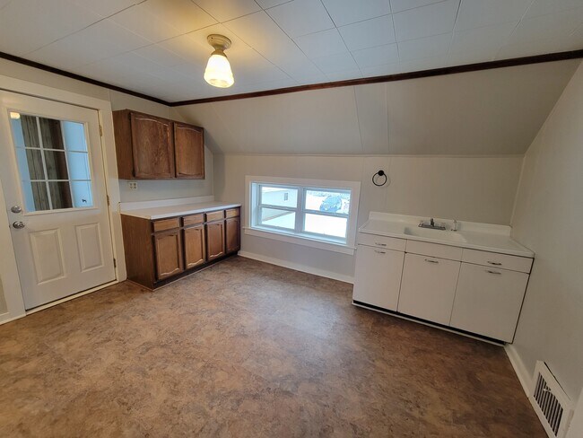 Kitchen - 106 N State St