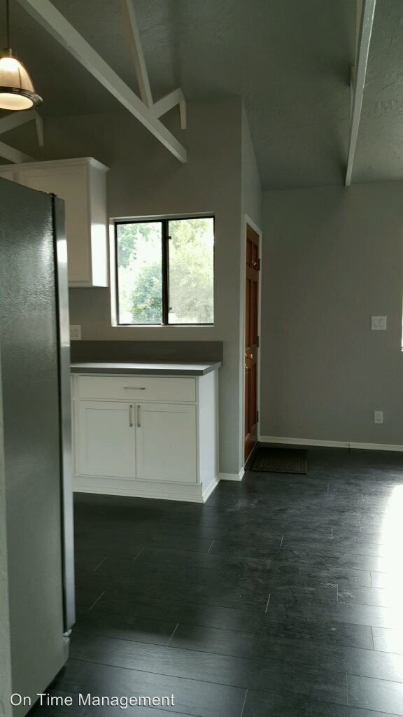 Building Photo - 2418 E 2nd St