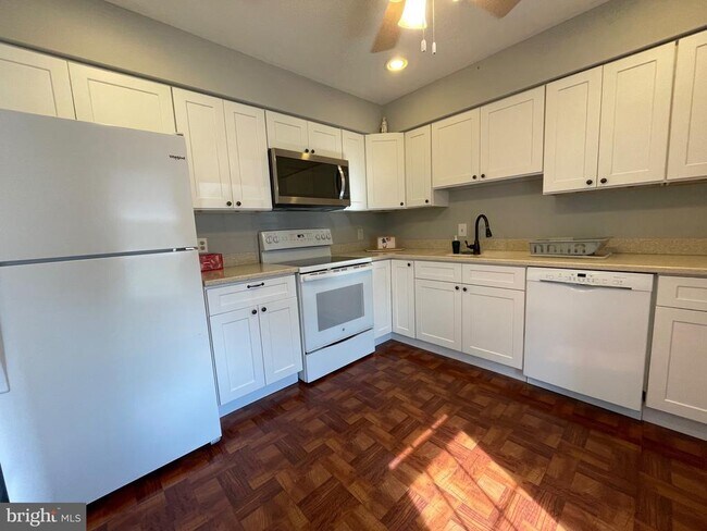 Building Photo - 404 Westridge Dr