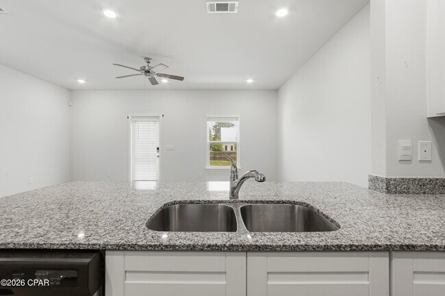 Foto del edificio - 1749 Jakes Dr