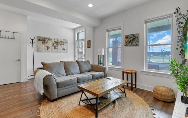 Building Photo - 1504-1506 Bryden Rd