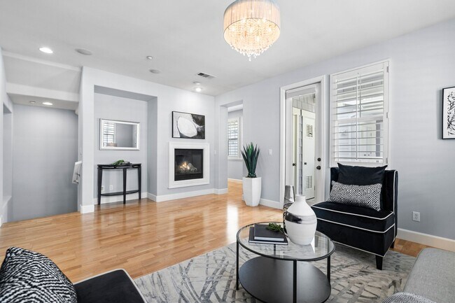 Living Room - Fireplace - 500 Live Oak Way