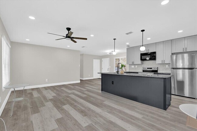 Foto del edificio - 1823 Ravenall Ave