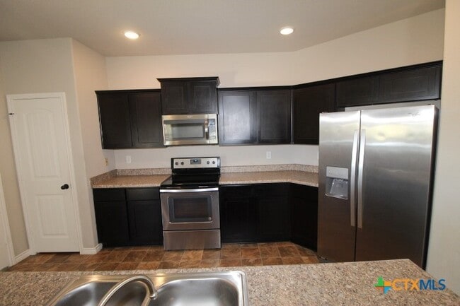 Foto del edificio - 7301 Oliver Loving Dr