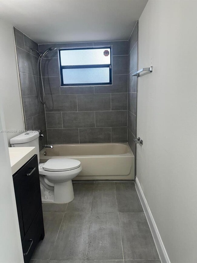 Building Photo - 1463 Lake Crystal Dr