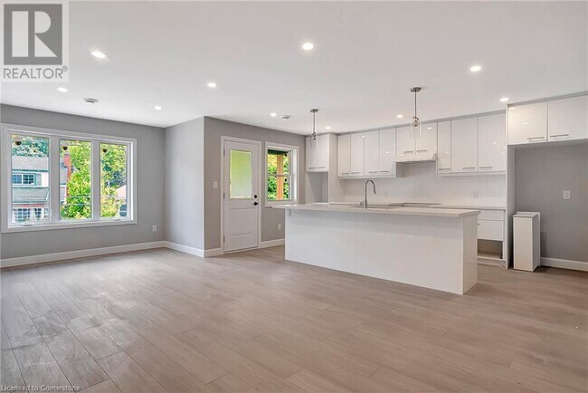 Photo du bâtiment - 102 Spruce St