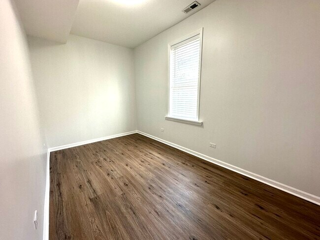 Foto del edificio - 3052 W 44th St