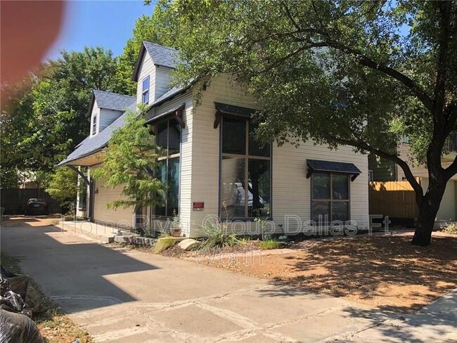 Building Photo - 5027 Manett St
