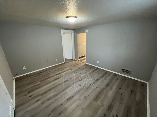 Building Photo - 4046 Taylor Blvd