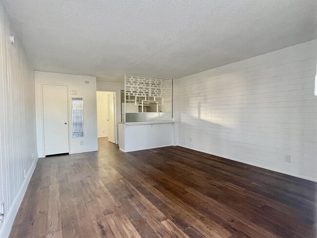 Photo - 301 W Helen St Townhome