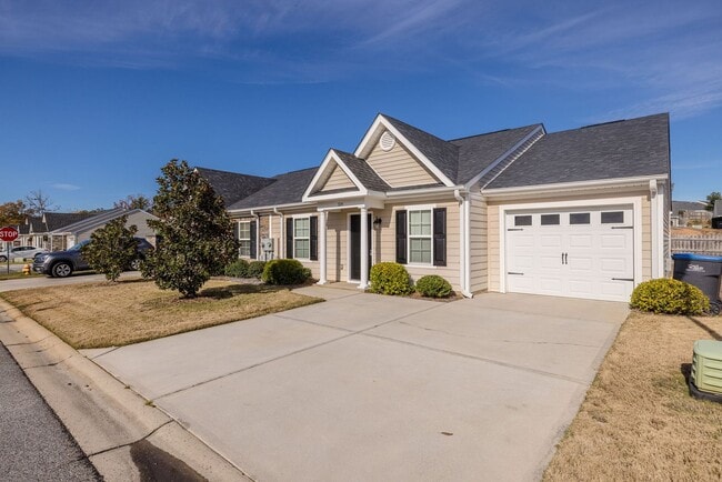 Building Photo - 304 York Ln