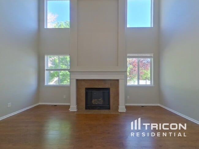 Building Photo - 12997 Banyon Cir