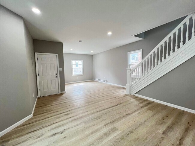 Building Photo - 21 S Spray Ave