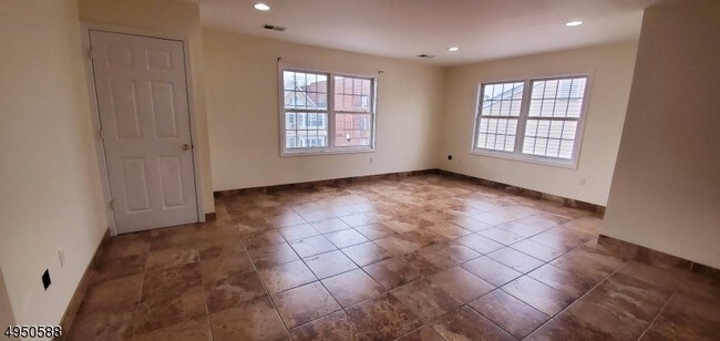 Foto del edificio - 140 Howe Ave