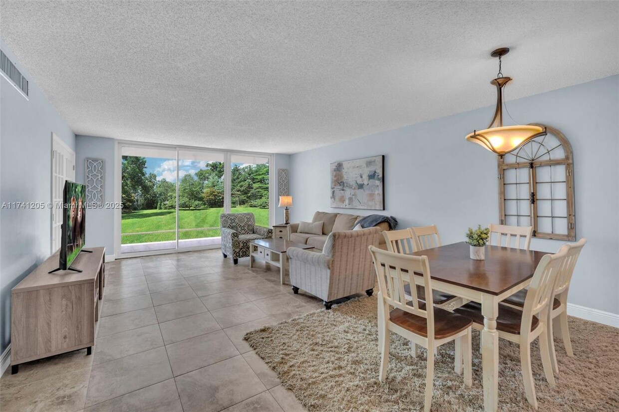 Foto principal - 4000 Cypress Grove Way