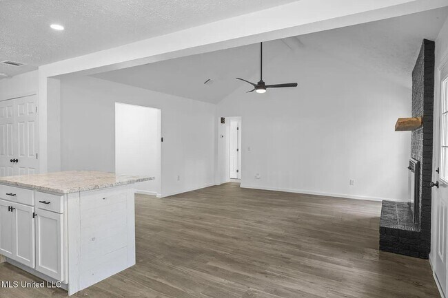 Foto del edificio - 214 W Lakewood Dr