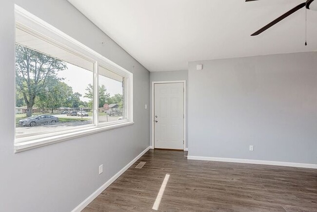 Building Photo - 1530 S Drexel Ave