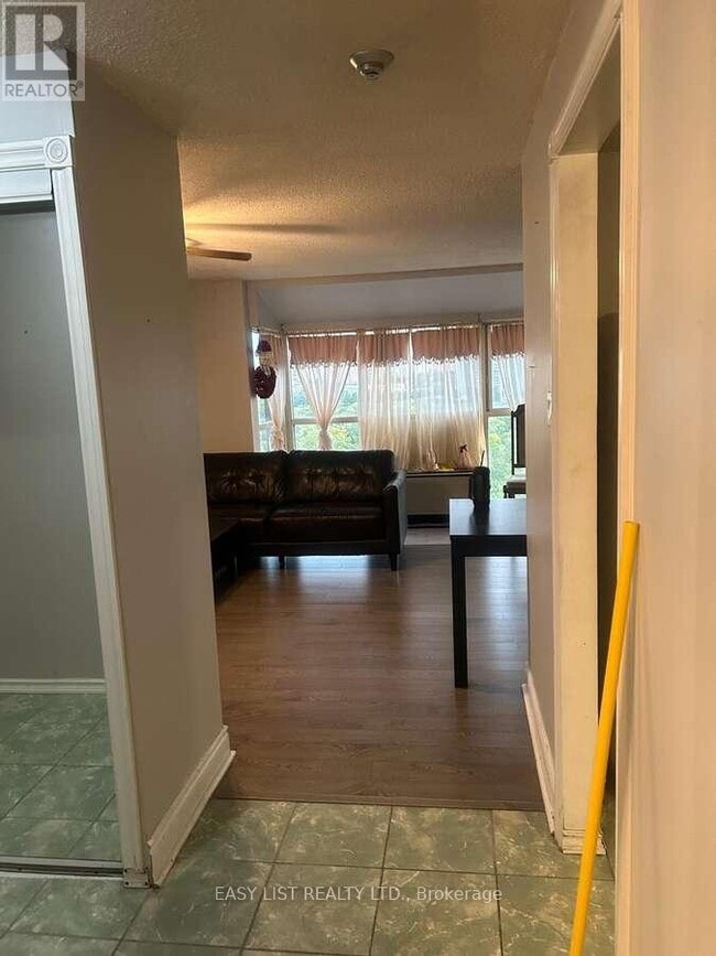 Building Photo - 61 Markbrook Ln