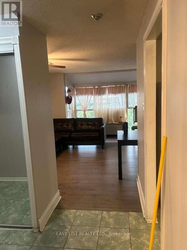 Photo du bâtiment - 61 Markbrook Ln