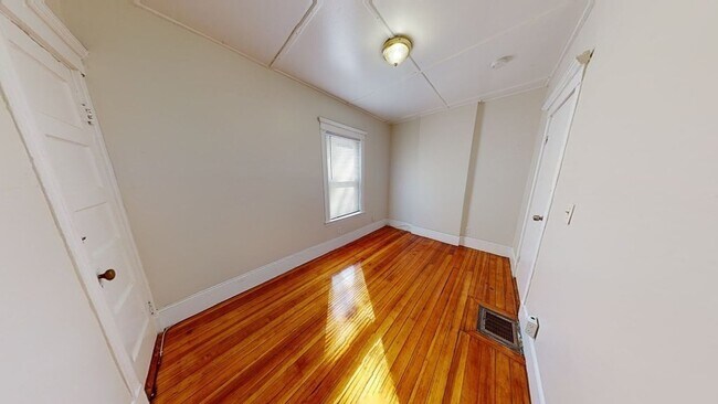 Building Photo - 109 Capen St