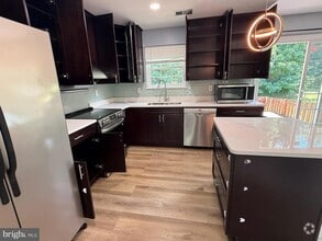 Building Photo - 339 Lindera Ct