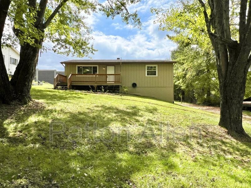 Foto principal - 26 Pine Ln