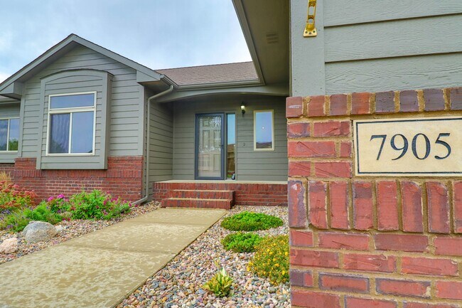 Foto del edificio - 5 BEDROOM 3 BATH HOME IN SOUTH SIOUX FALLS