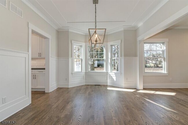 Foto del edificio - 357 Brightwood Ave