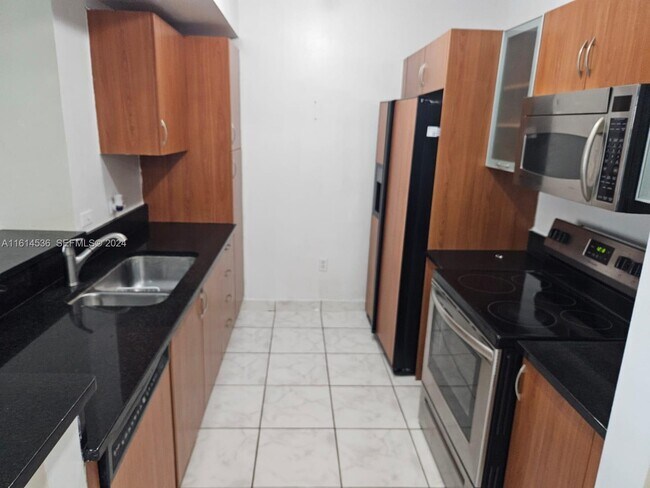 Building Photo - 2775 NE 187th St