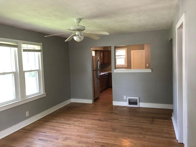 Building Photo - Updated 2 Bed 1 Bath single family home