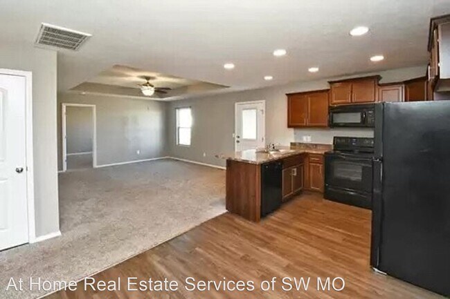 Building Photo - 3 br, 2 bath House - 1375 Marseilles Ave