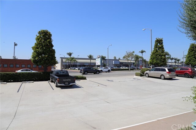 Foto del edificio - 999 E Valley Blvd